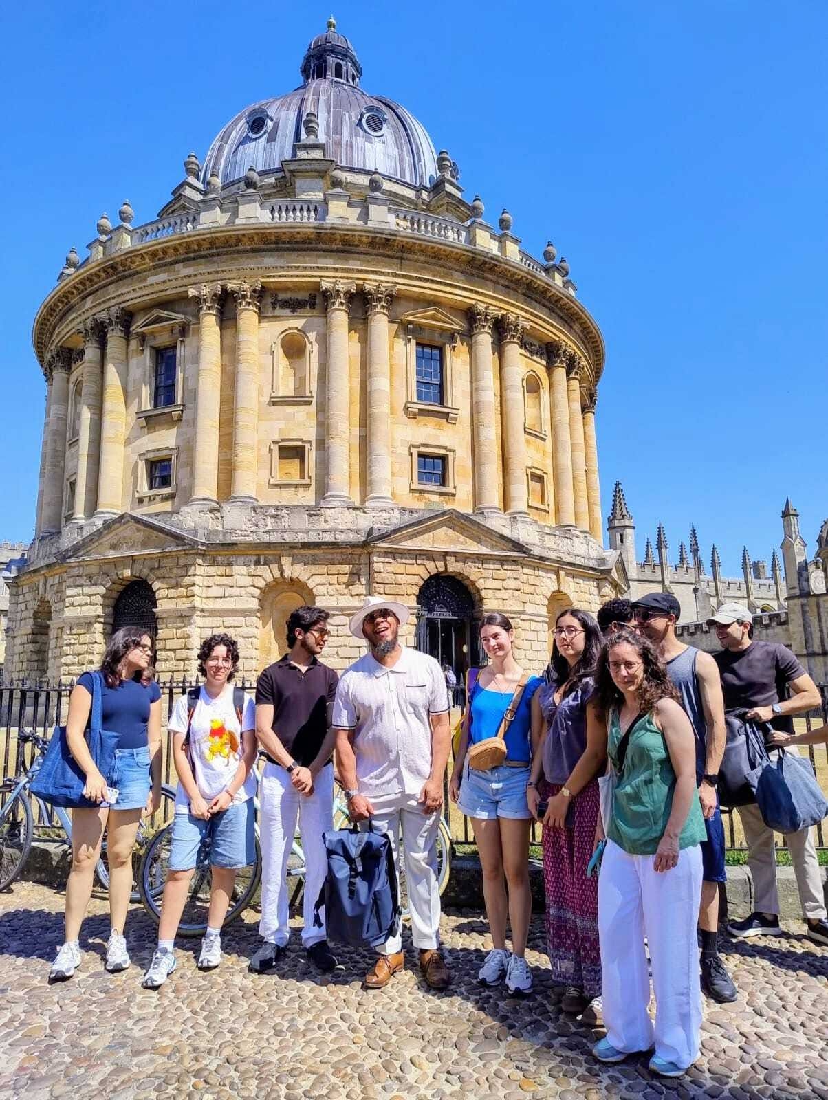 KAE students in front of the famous Oxford University building, the Radcliffe Camera